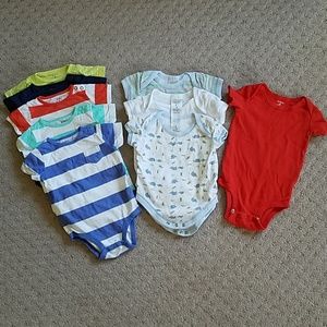 Short sleeved bodysuits